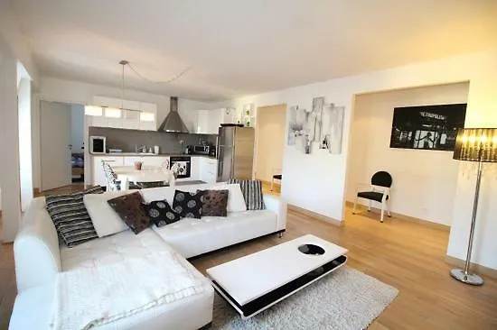 A Dans Triangle D'or *