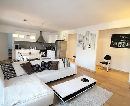 A Dans Triangle D'or *