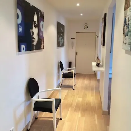 דירה A Dans Triangle D'or