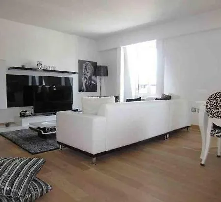 A Dans Triangle D'or * דוביל