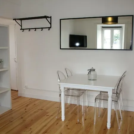 A Dans Triangle D'or * דוביל